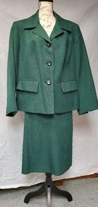 18W skirt suit